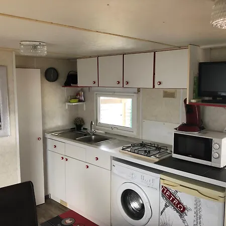 홈스테이 Mobilhome A A 15 Minute De La Sur Terrain Independant Fréjus